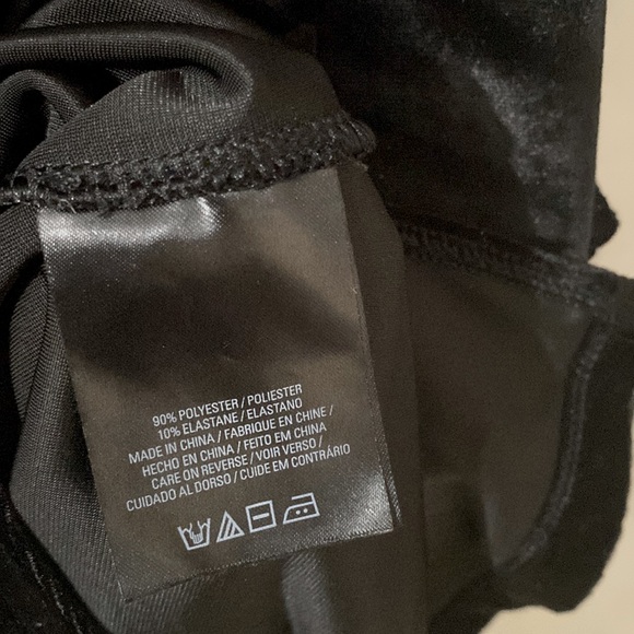 Tahari velvet zip up vest top - Picture 4 of 4